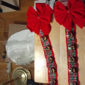 2 Wall,window,or mantel Bow and bell hangers